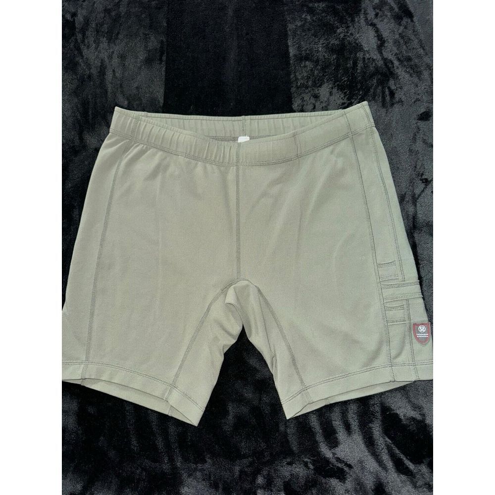 Lululemon Men's Athletica Loose Fit Shorts Green Size‎ Medium Tall